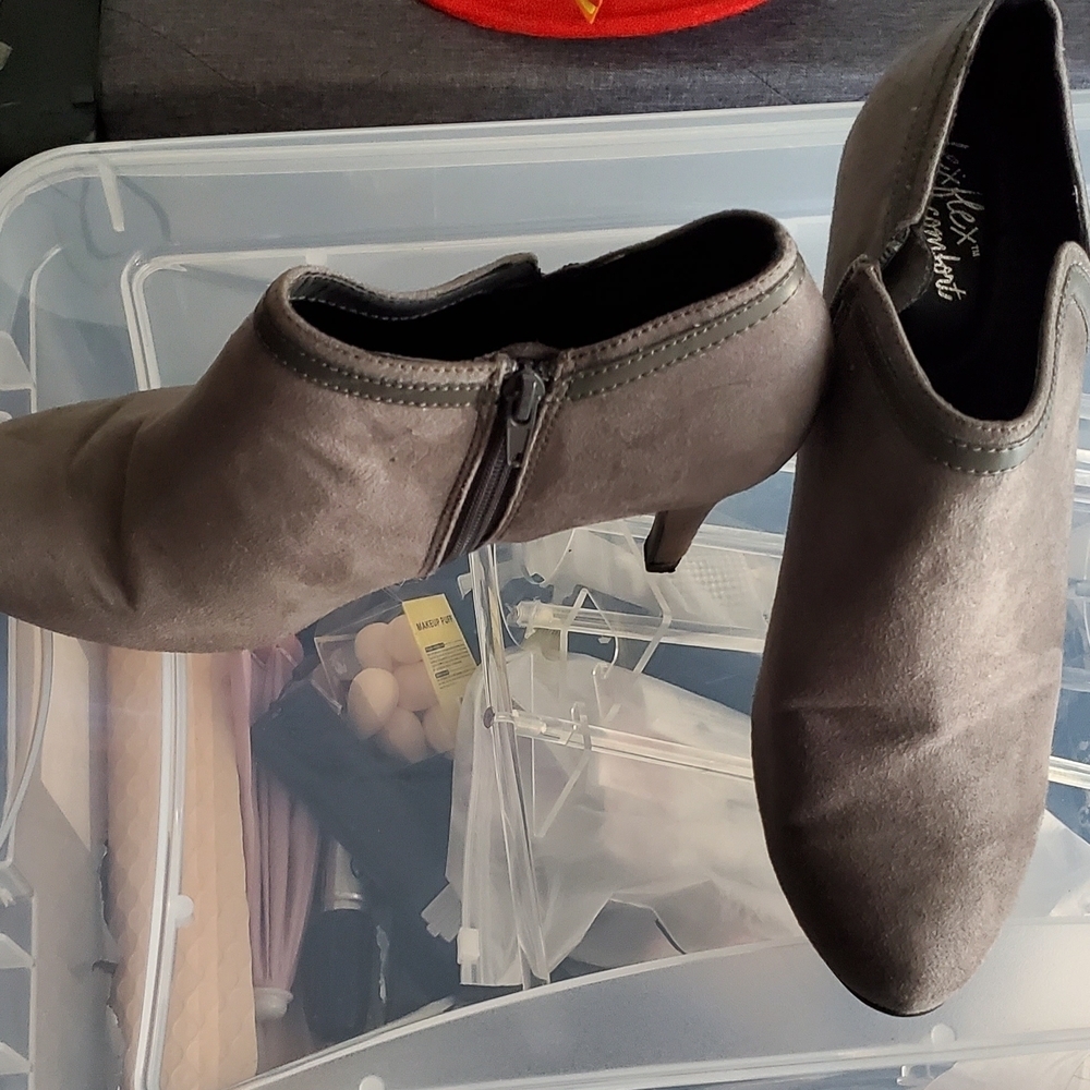 Elegant Gray Ankle Boots